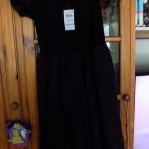 And now this woman short sleeve black dress Size XL